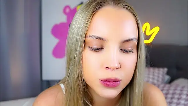 Snapshot of AftonConnett chatting on 10/26/25, 01:11 AftonConnett online show from 10/26/25, 01:11