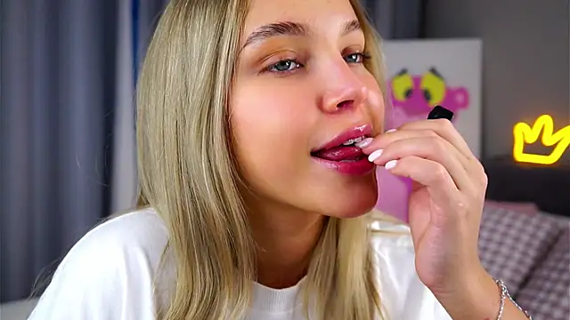 Snapshot of AftonConnett chatting on 11/05/25, 01:05 AftonConnett online show from 11/05/25, 01:05