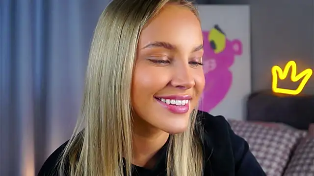 Snapshot of AftonConnett chatting on 11/07/25, 05:07 AftonConnett online show from 11/07/25, 05:07