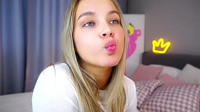 Snapshot of AftonConnett chatting on 11/14/25, 04:44 AftonConnett online show from 11/14/25, 04:44