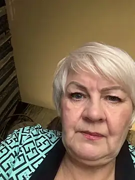 Laura Millf online show from 10/26/25, 02:56