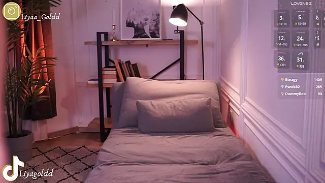 Snapshot of Liya_Gold_ chatting on 12/22/24, 04:38 Liya Gold online show from 12/22/24, 04:38