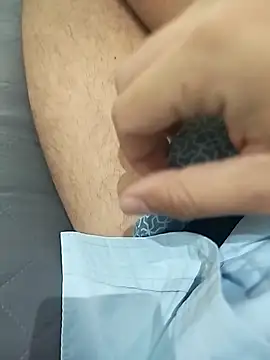 Snapshot of ptrz990 chatting on 11/15/25, 01:29 ptrz990 online show from 11/15/25, 01:29