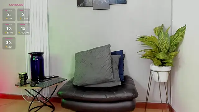 Snapshot of thomas_eliotts chatting on 01/26/25, 10:24 thomas eliotts online show from 01/26/25, 10:24