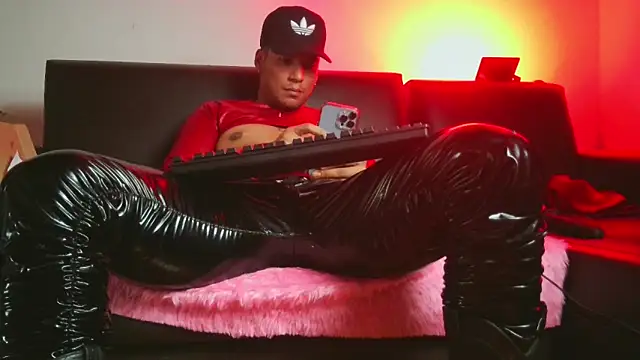 Leonnardo Jaramillo online show from 03/08/25, 03:17