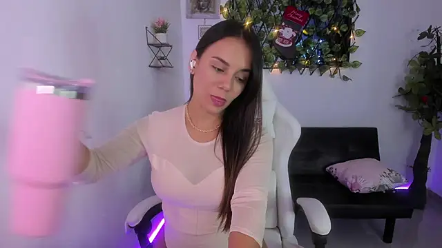 Snapshot of Sara_lopez_28 chatting on 12/18/24, 02:38 Sara lopez 28 online show from 12/18/24, 02:38