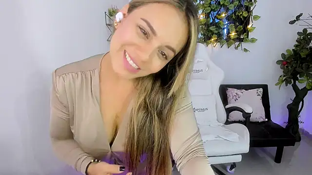 Snapshot of Sara_lopez_28 chatting on 01/18/25, 02:55 Sara lopez 28 online show from 01/18/25, 02:55