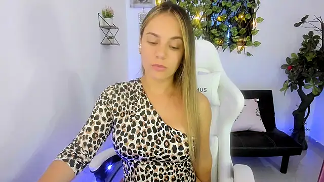 Snapshot of Sara_lopez_28 chatting on 01/24/25, 03:24 Sara lopez 28 online show from 01/24/25, 03:24