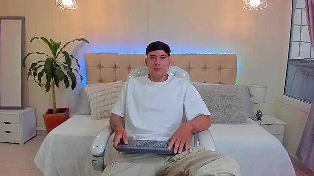 Damian23   online show from 01/15/25, 12:25