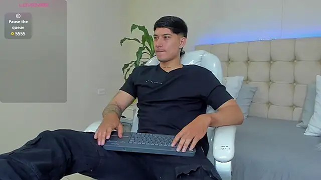 Damian23   online show from 02/04/25, 12:33