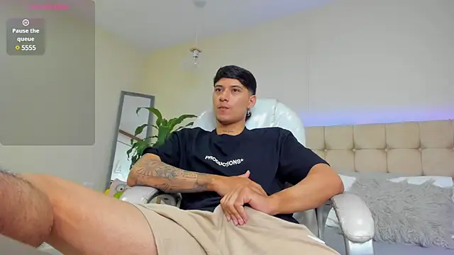 Damian23   online show from 02/28/25, 12:31