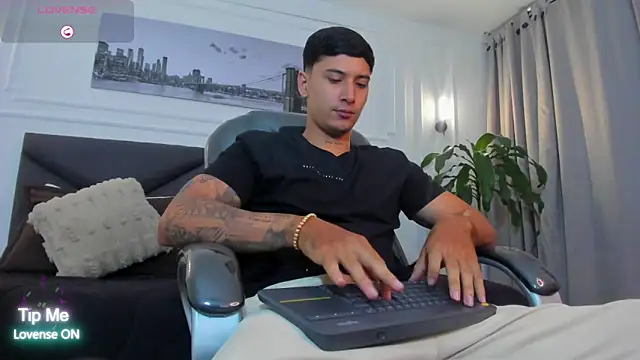 Damian23   online show from 11/06/25, 10:16