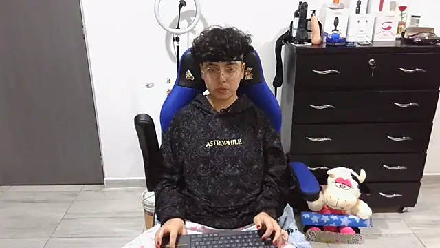 thomascooper7 online show from 03/13/25, 11:49