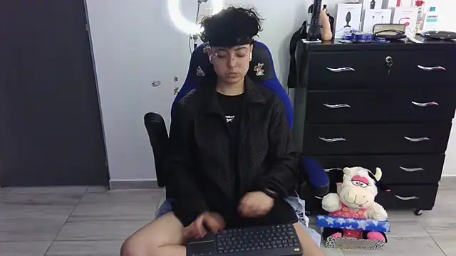 thomascooper7 online show from 03/21/25, 09:12