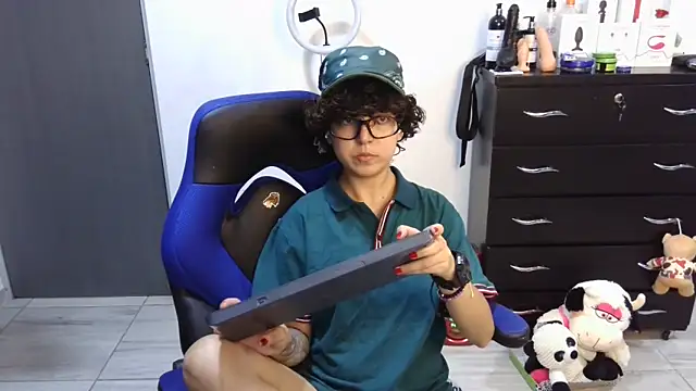 thomascooper7 online show from 09/13/25, 09:58