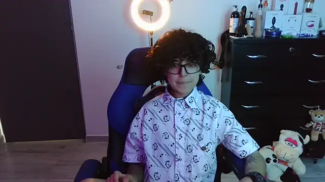 thomascooper7 online show from 10/25/25, 08:14