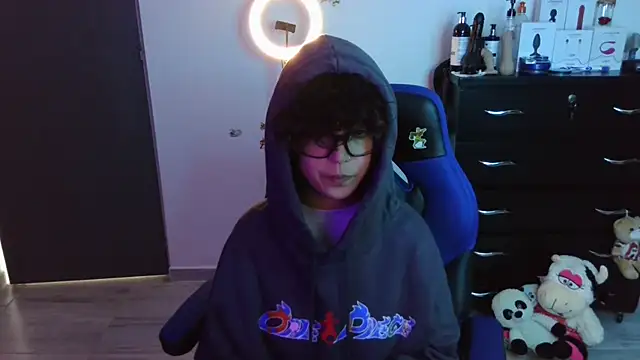 thomascooper7 online show from 10/27/25, 07:07