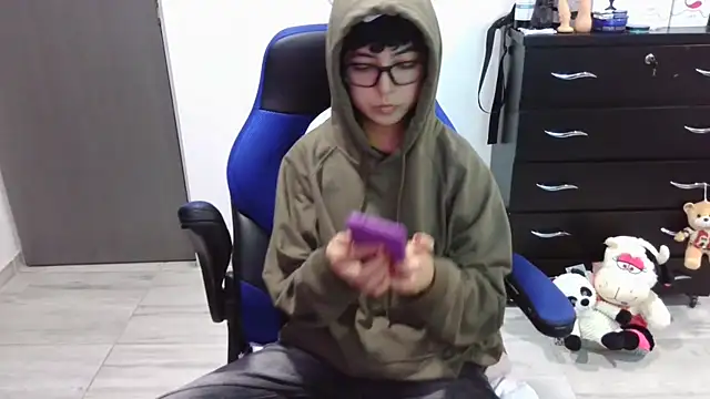 thomascooper7 online show from 11/27/25, 07:38