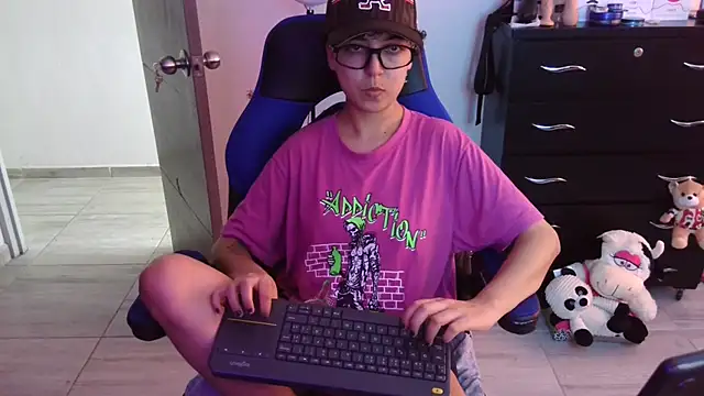 thomascooper7 online show from 12/15/25, 06:23