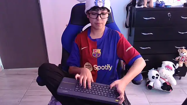 thomascooper7 online show from 12/16/25, 05:07