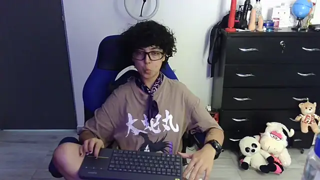 thomascooper7 online show from 04/16/26, 07:36