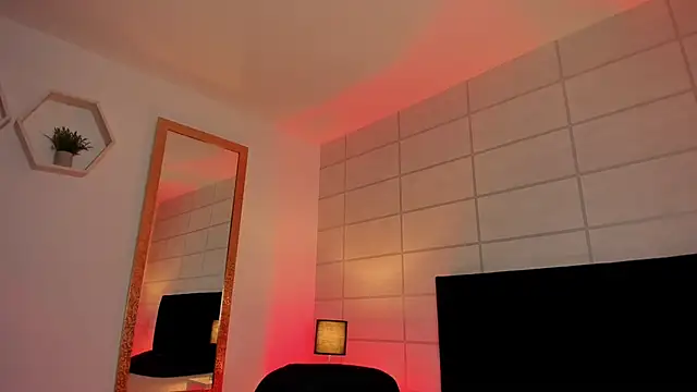 Christine Laam online show from 11/29/25, 02:58