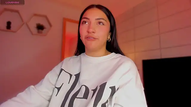 Snapshot of Christine_Laam chatting on 12/18/25, 12:00 Christine Laam online show from 12/18/25, 12:00