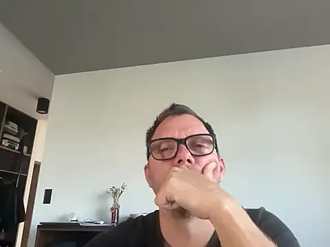 Snapshot of xmnbx77 chatting on 10/14/25, 07:20 xmnbx77 online show from 10/14/25, 07:20