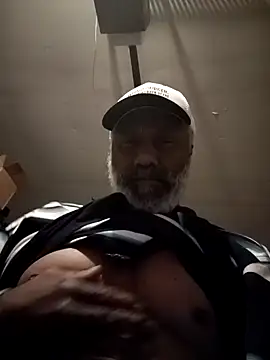 Snapshot of yasohw chatting on 01/13/25, 10:24 yasohw online show from 01/13/25, 10:24