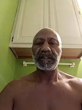 Snapshot of yasohw chatting on 11/24/25, 02:06 yasohw online show from 11/24/25, 02:06