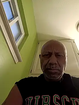 Snapshot of yasohw chatting on 11/27/25, 01:02 yasohw online show from 11/27/25, 01:02