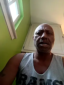 Snapshot of yasohw chatting on 11/28/25, 06:21 yasohw online show from 11/28/25, 06:21