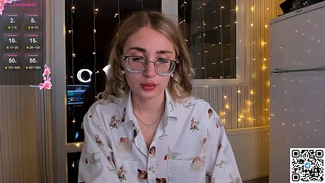 Snapshot of LivyyBossom chatting on 01/07/25, 08:31 LivyyBossom online show from 01/07/25, 08:31