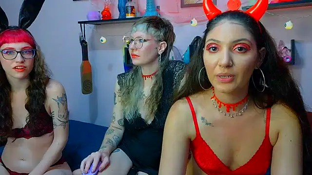 Snapshot of DianaSartori chatting on 10/30/25, 03:02 DianaSartori online show from 10/30/25, 03:02