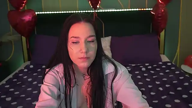 NikkiGoldSide online show from 02/18/25, 08:14