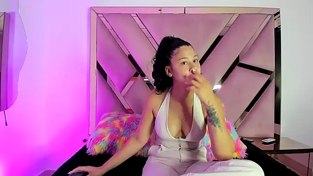 Snapshot of Sofia-candyht chatting on 02/18/25, 09:09 Sofia-candyht online show from 02/18/25, 09:09