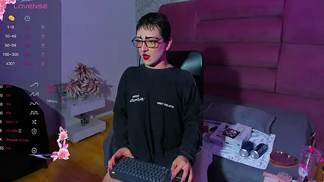 Snapshot of melodybonss_ chatting on 01/13/25, 04:39 melodybonss  online show from 01/13/25, 04:39