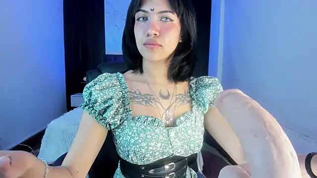 Snapshot of Gianna_foxy chatting on 01/23/25, 05:02 Gianna foxy online show from 01/23/25, 05:02