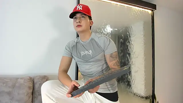 emmanuel scor online show from 12/18/25, 03:56