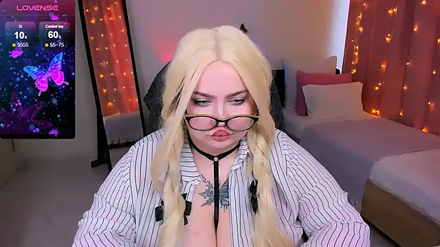 Snapshot of love_insidee chatting on 01/16/25, 11:48 love insidee online show from 01/16/25, 11:48