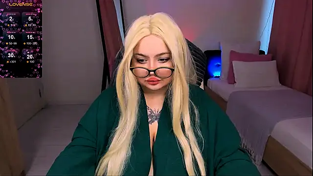 Snapshot of love_insidee chatting on 02/02/25, 08:02 love insidee online show from 02/02/25, 08:02