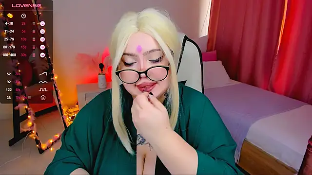 Snapshot of love_insidee chatting on 02/21/25, 11:33 love insidee online show from 02/21/25, 11:33