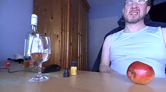 Snapshot of Tom_PP_cgn chatting on 02/27/25, 04:31 Tom PP cgn online show from 02/27/25, 04:31