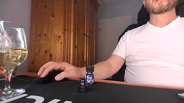 Snapshot of Tom_PP_cgn chatting on 04/06/26, 04:46 Tom PP cgn online show from 04/06/26, 04:46