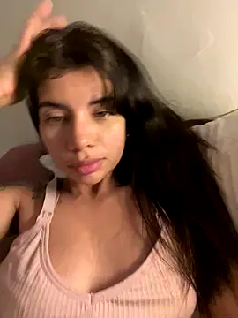 Snapshot of adop_me__ chatting on 10/12/25, 05:06 adop me   online show from 10/12/25, 05:06