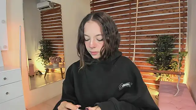 Sapphire Venuss online show from 02/25/25, 11:33