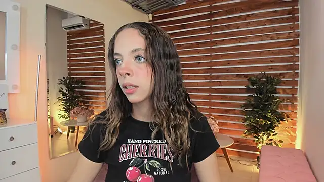 Sapphire Venuss online show from 03/14/25, 10:49