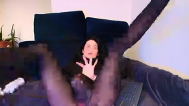 Snapshot of miabeautyxx chatting on 11/03/25, 06:20 miabeautyxx online show from 11/03/25, 06:20