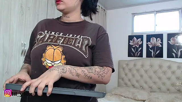 lily f00x online show from 11/25/25, 12:27