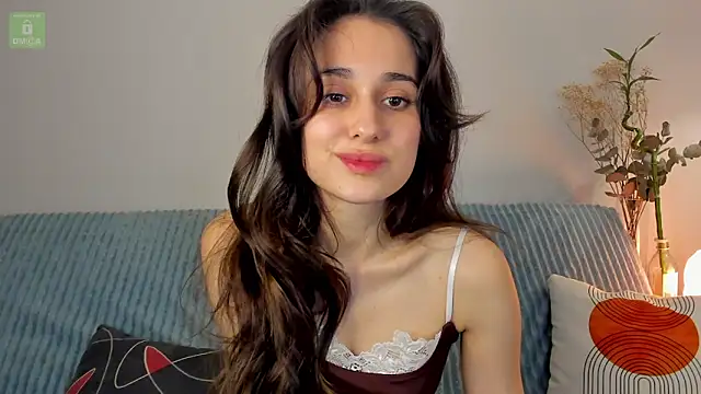 Snapshot of erika_hoiree chatting on 12/10/24, 09:33 erika hoiree online show from 12/10/24, 09:33